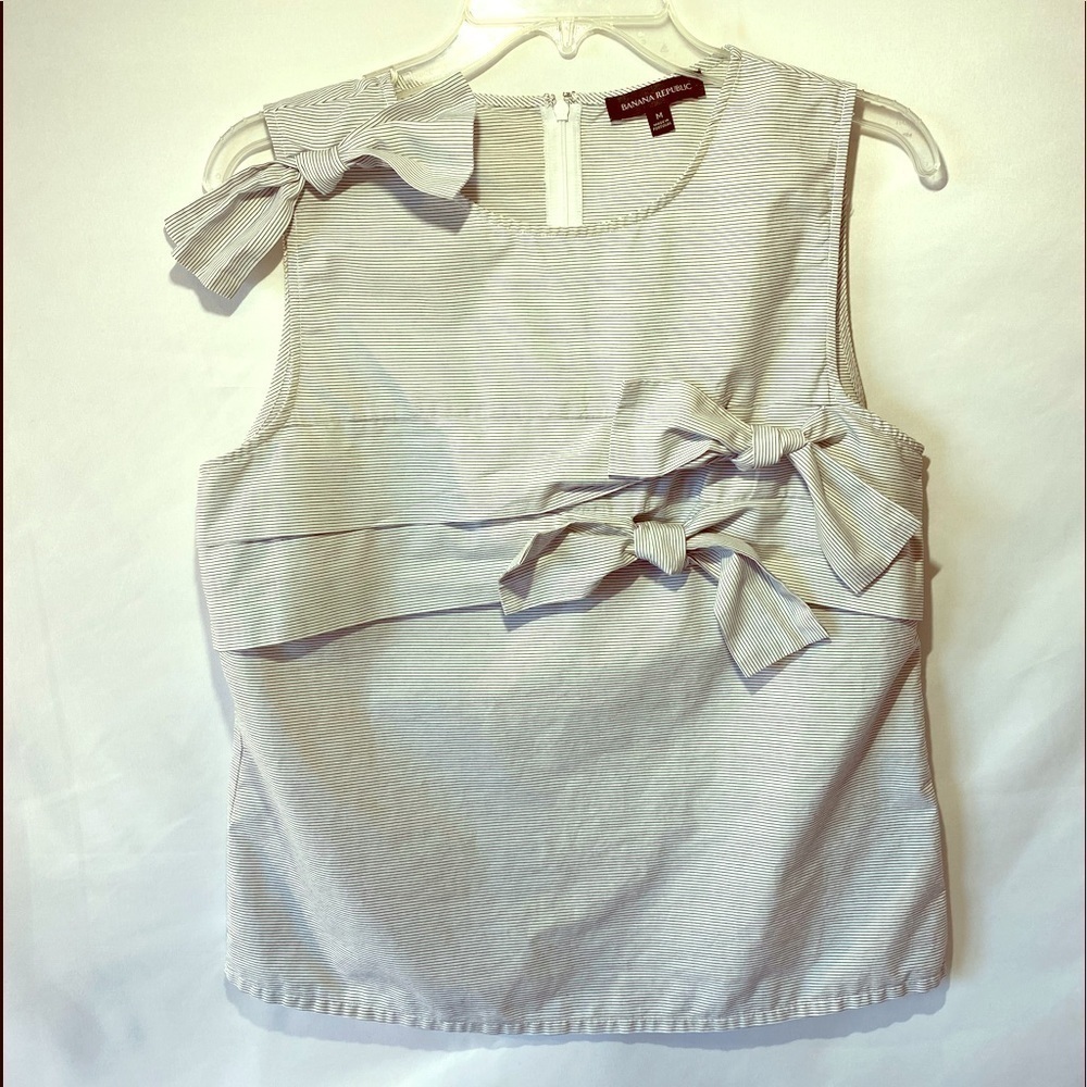 V: 𝅺Banana Republic Tank Top Women Medium Bow accented Black White Stripe